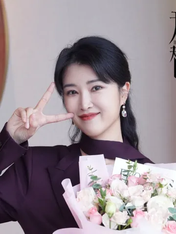 Xi Wang as Xin Di (Cindy)
