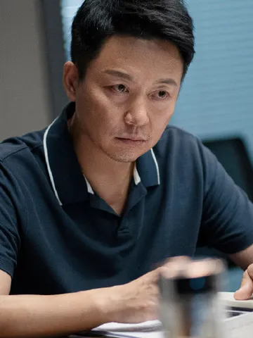 Liu Yijun as Zhang Cheng