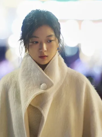 Sun Qian as Shang Zhitao (Flora)