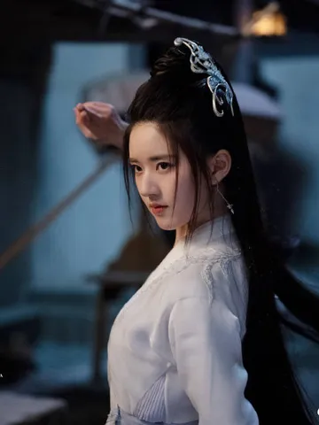 Zhao Lusi as Feng Xiyun / Bai Fengxi
